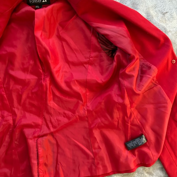 Red jacket - Picture 4 of 7